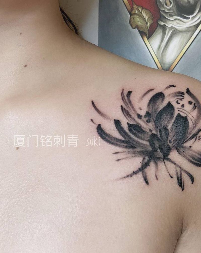 水墨莲花纹身图片_肩部水墨纹身图案
