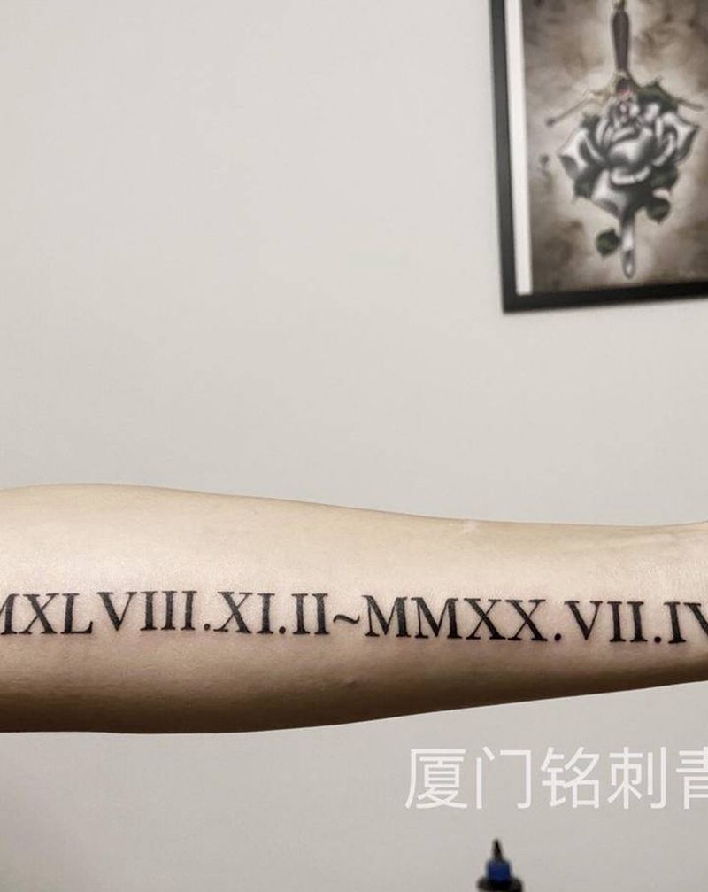 罗马数字纹身图片_手臂花体字纹身图案