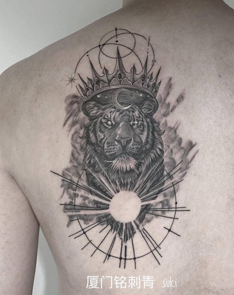 老虎纹身图片_背部欧美写实点刺纹身图案