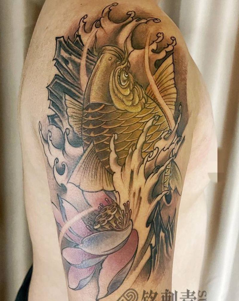 鲤鱼纹身图片_手臂新传统纹身图案