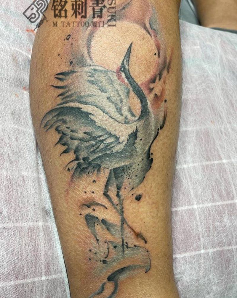 仙鹤纹身图片_腿部水墨纹身图案