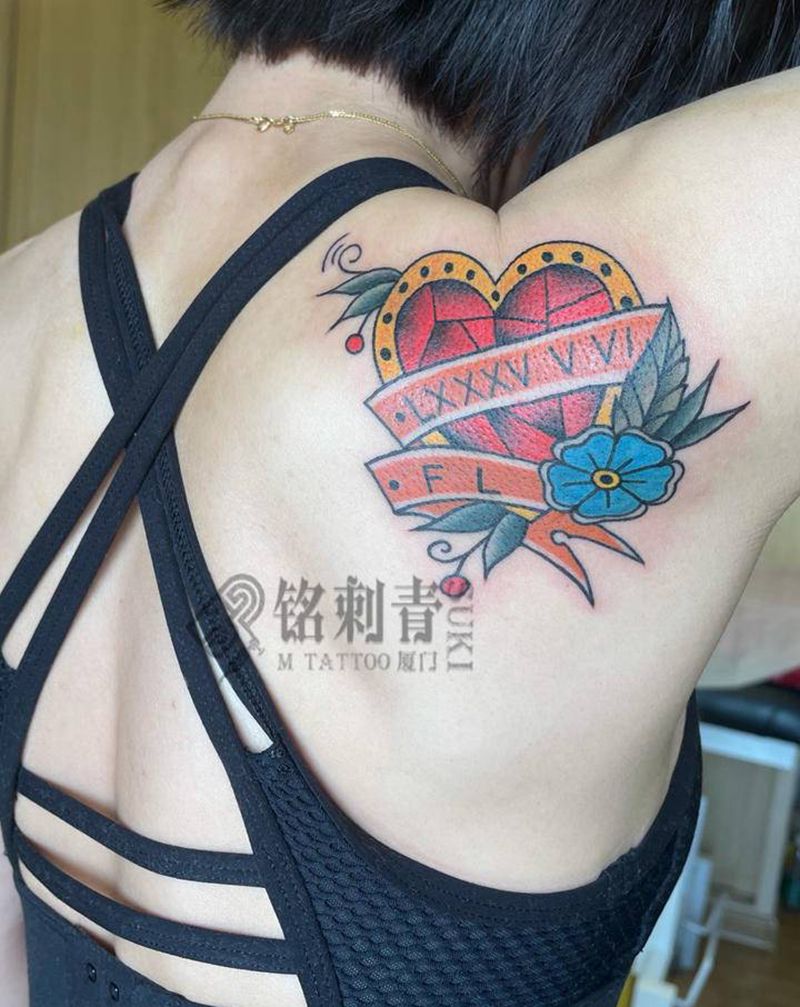 心纹身图片_背部Old School纹身图案