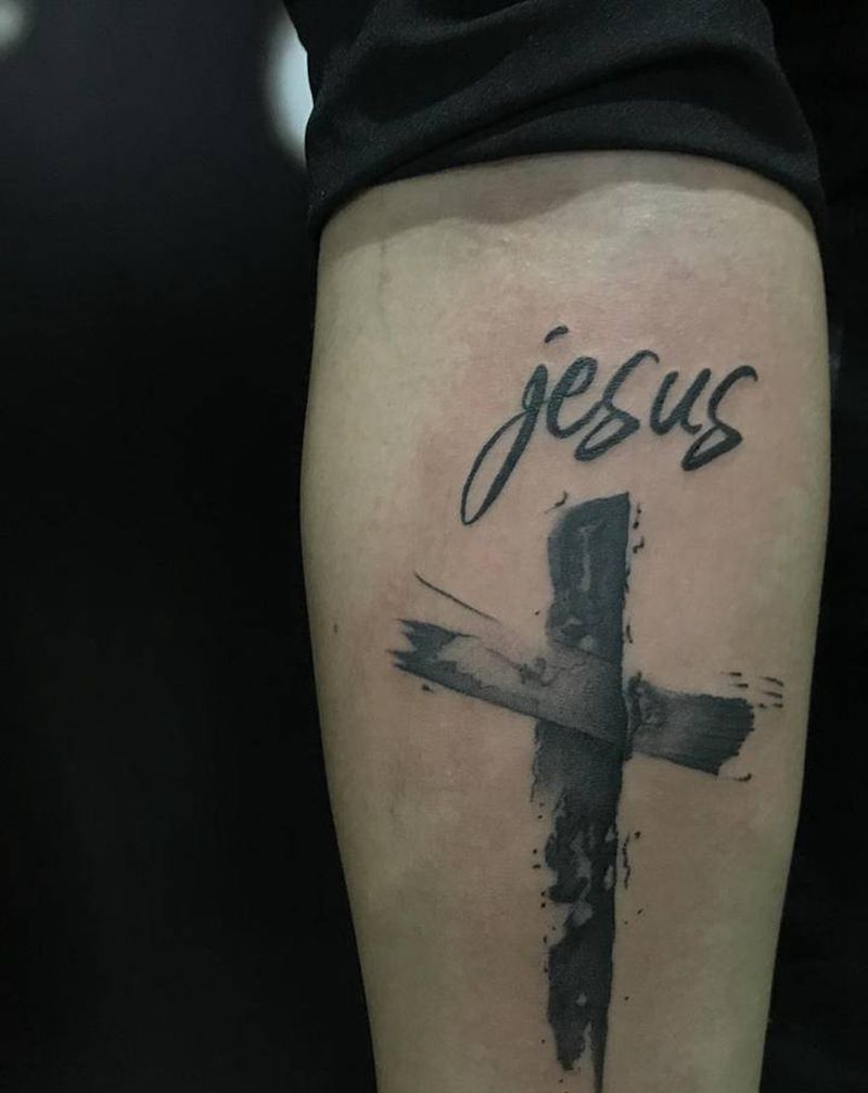 十字架纹身图片_欧美写实纹身图案