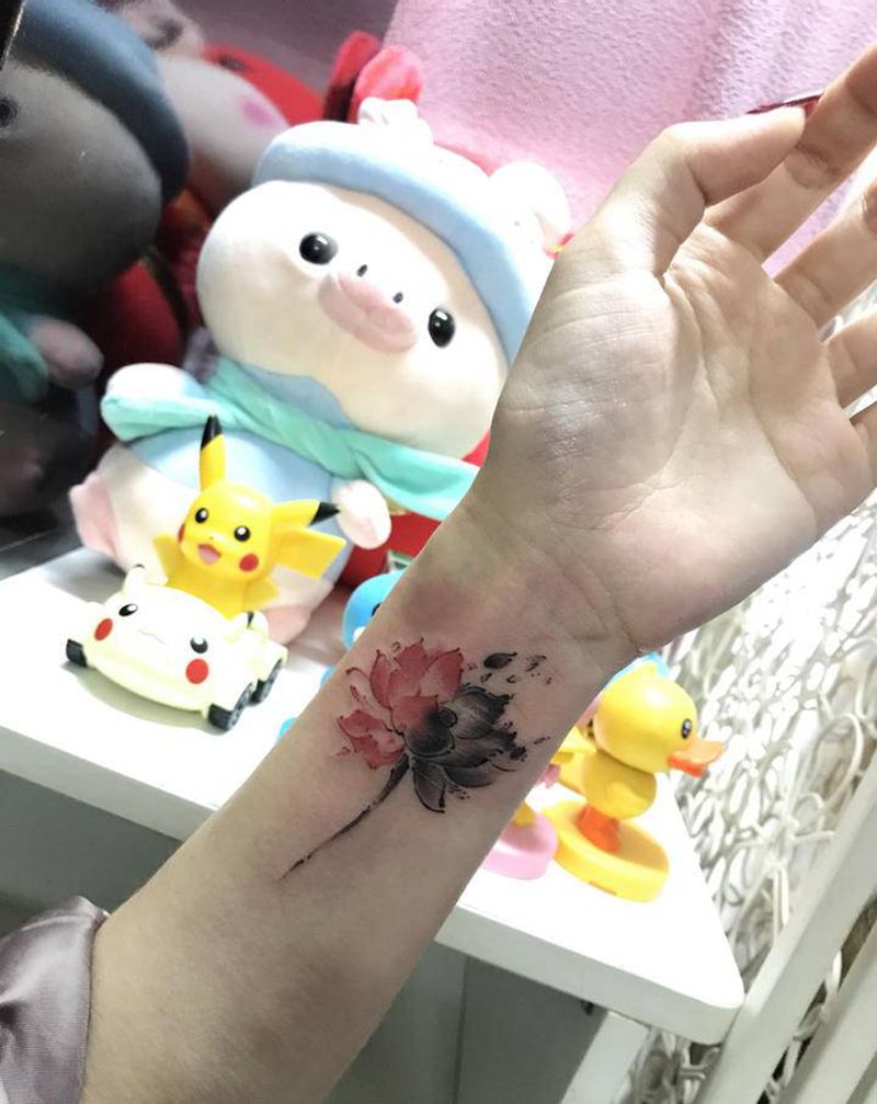 客带图纹身图片_手部纹身图案