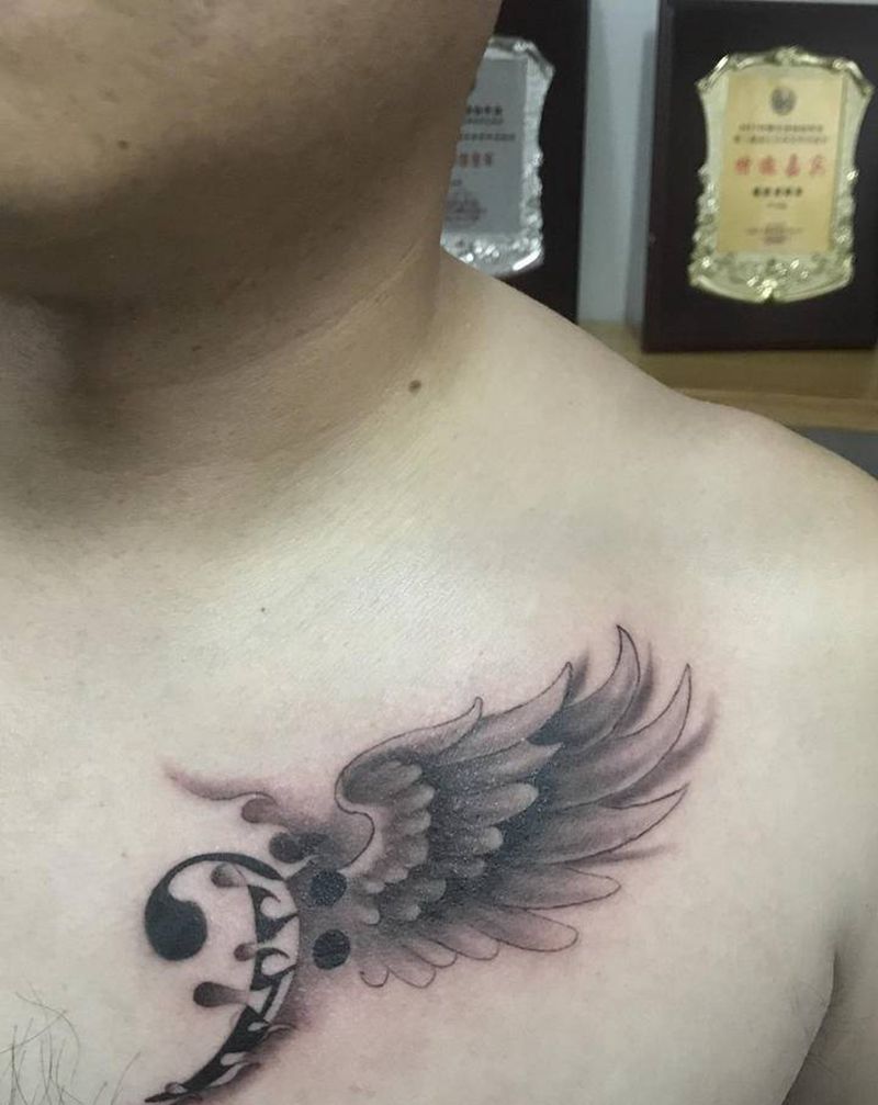 原创纹身图片_胸部纹身图案