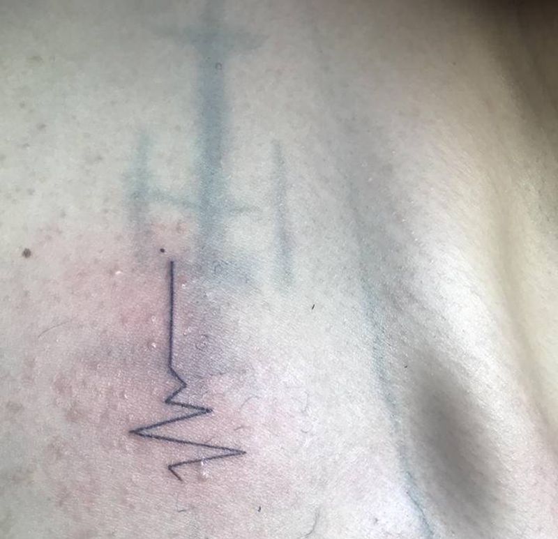 线纹身图片_肩部纹身图案