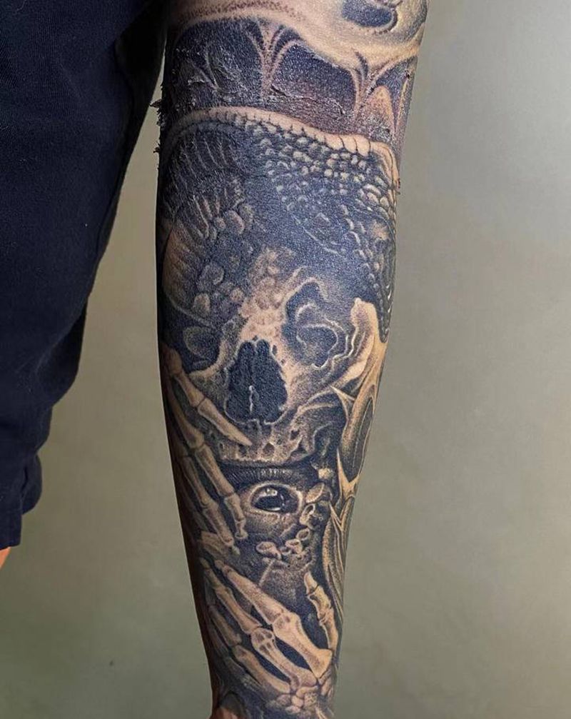 黑曼巴与骷髅纹身图片_手臂肩部欧美写实新传统厦门小李刺青纹身图案
