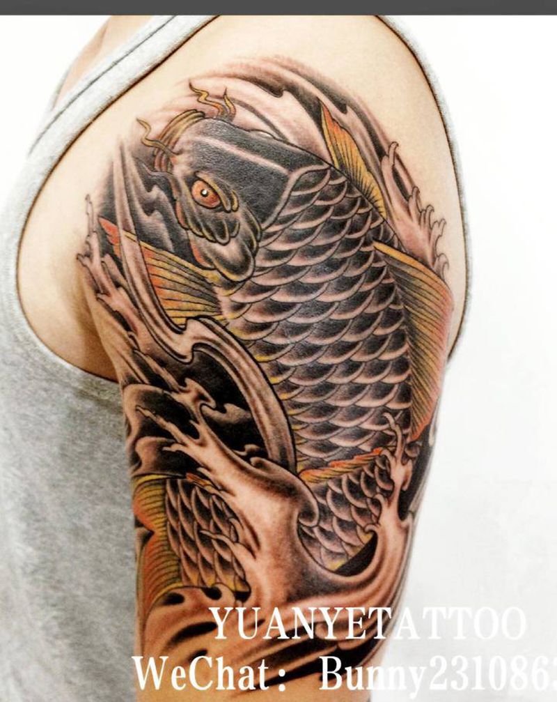 鲤鱼纹身图片_手臂老传统纹身图案