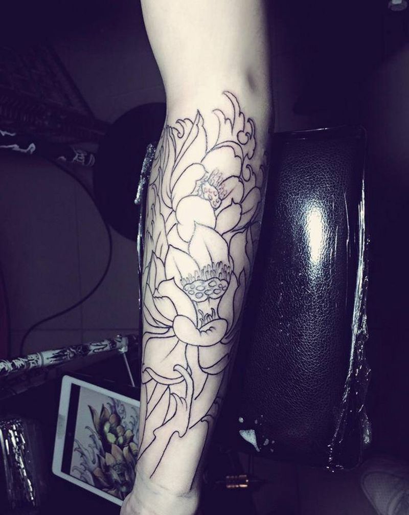 荷花纹身图片_颈部脚部花体字New School纹身图案