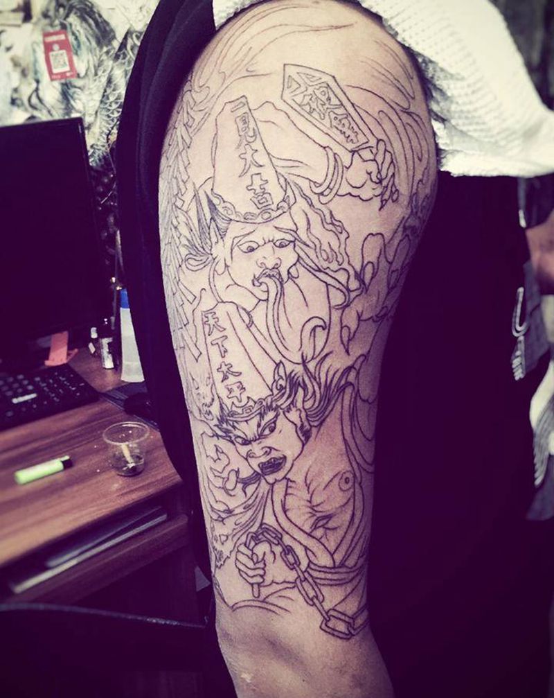 黑白无常纹身图片_颈部背部Old School几何纹身图案