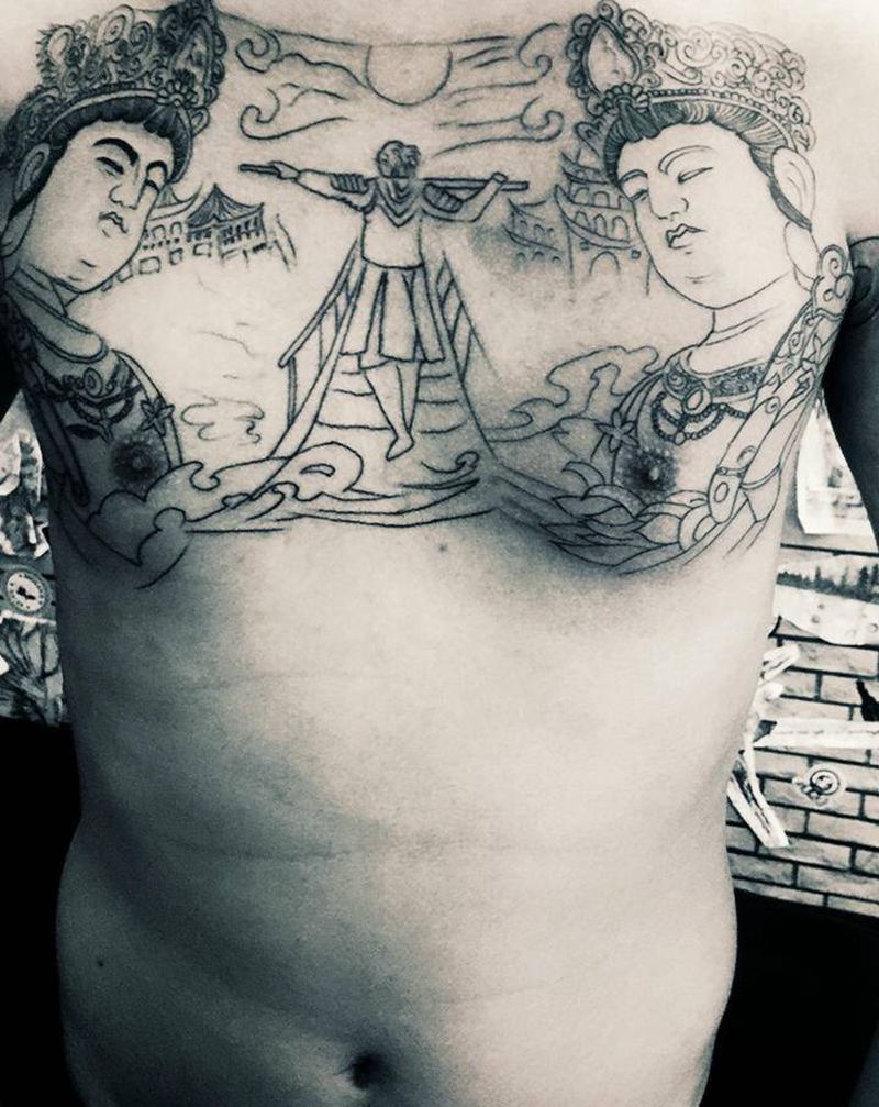 花胸纹身图片_胸部手部水墨老传统纹身图案