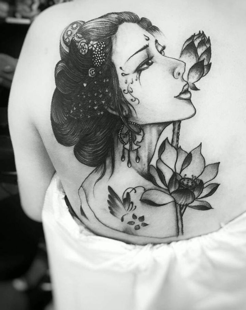 遮盖纹身图片_颈部背部纹身图案