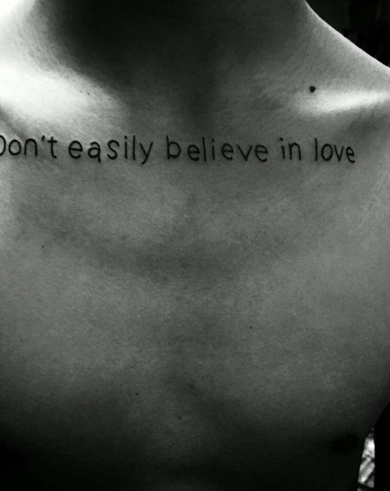 英文纹身图片_胸部几何纹身图案