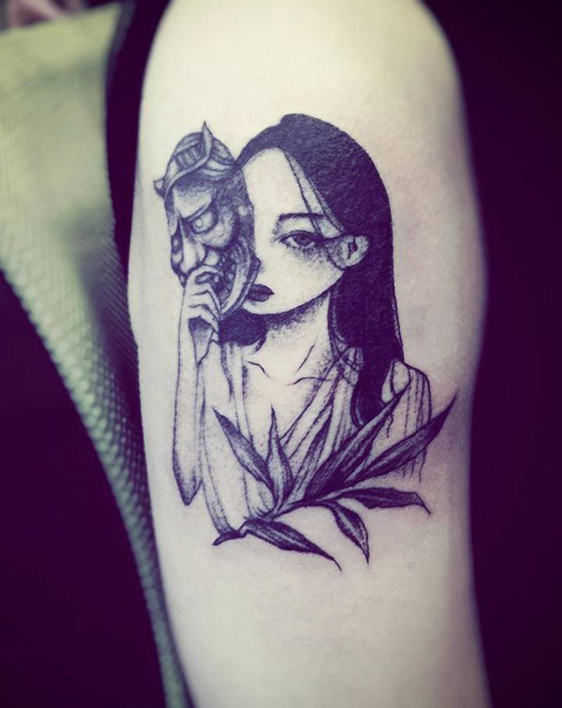 做活动，纹身只收材料费，喜欢约纹身图片_颈部几何老传统纹身图案