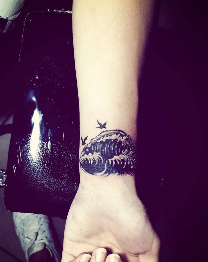 认真做纹身,厦门最优惠,喜欢私纹身图片_颈部背部水彩New School纹身图案