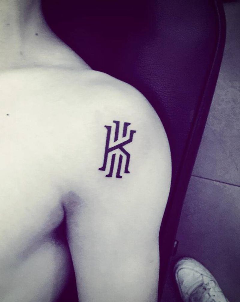 纹身本身需要勇气，纹身后它可以纹身图片_颈部几何纹身图案