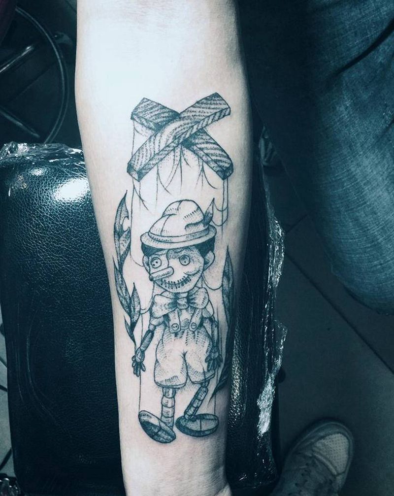 木偶,活着就需要掌控自己纹身图片_颈部背部水彩老传统纹身图案