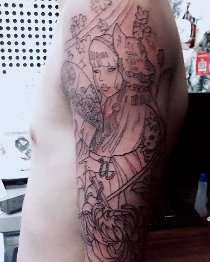 太厉害了，纹完就发财？？？纹身图片_颈部背部点刺新传统纹身图案