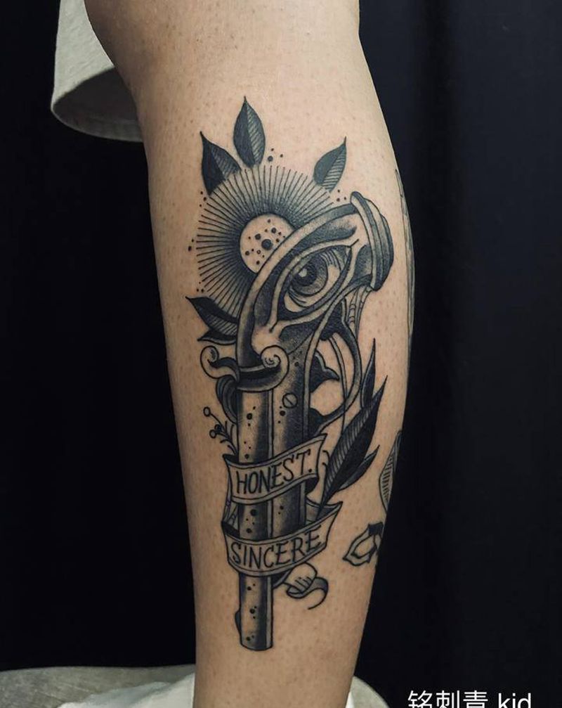 枪花纹身图片_腿部Old School手枪纹身图案