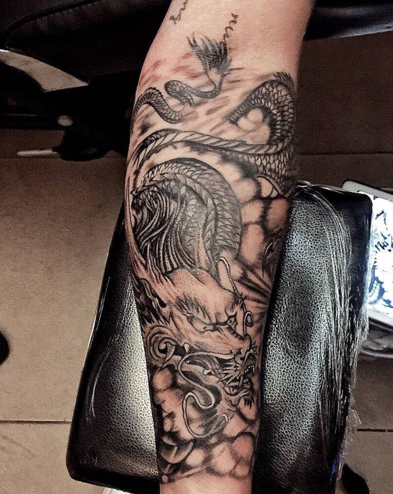 做活动，纹身只收材料费，喜欢约纹身图片_颈部腿部New School几何纹身图案