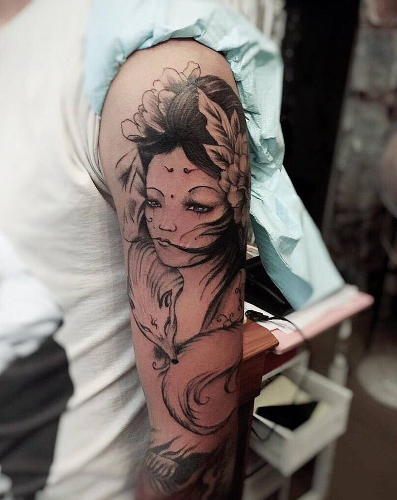 不用你说好看不好看，人家自己喜纹身图片_颈部背部欧美写实纹身图案