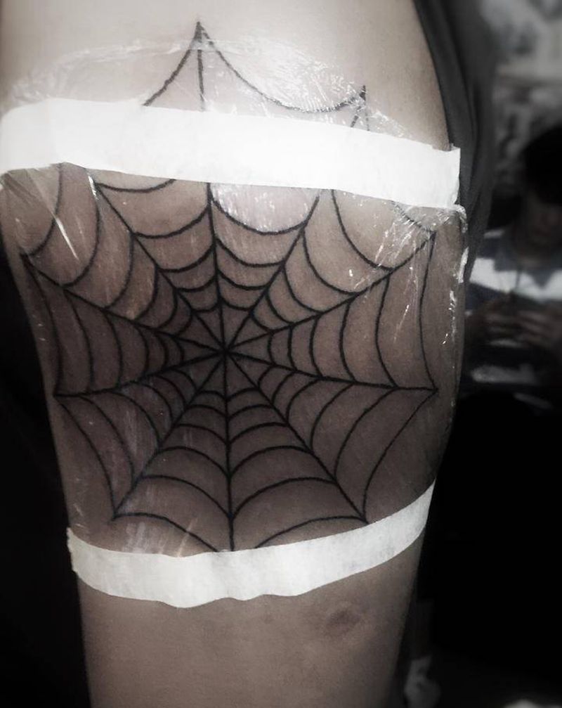 时刻提醒自己,还需更加努力,才纹身图片_腰部颈部New School几何纹身图案