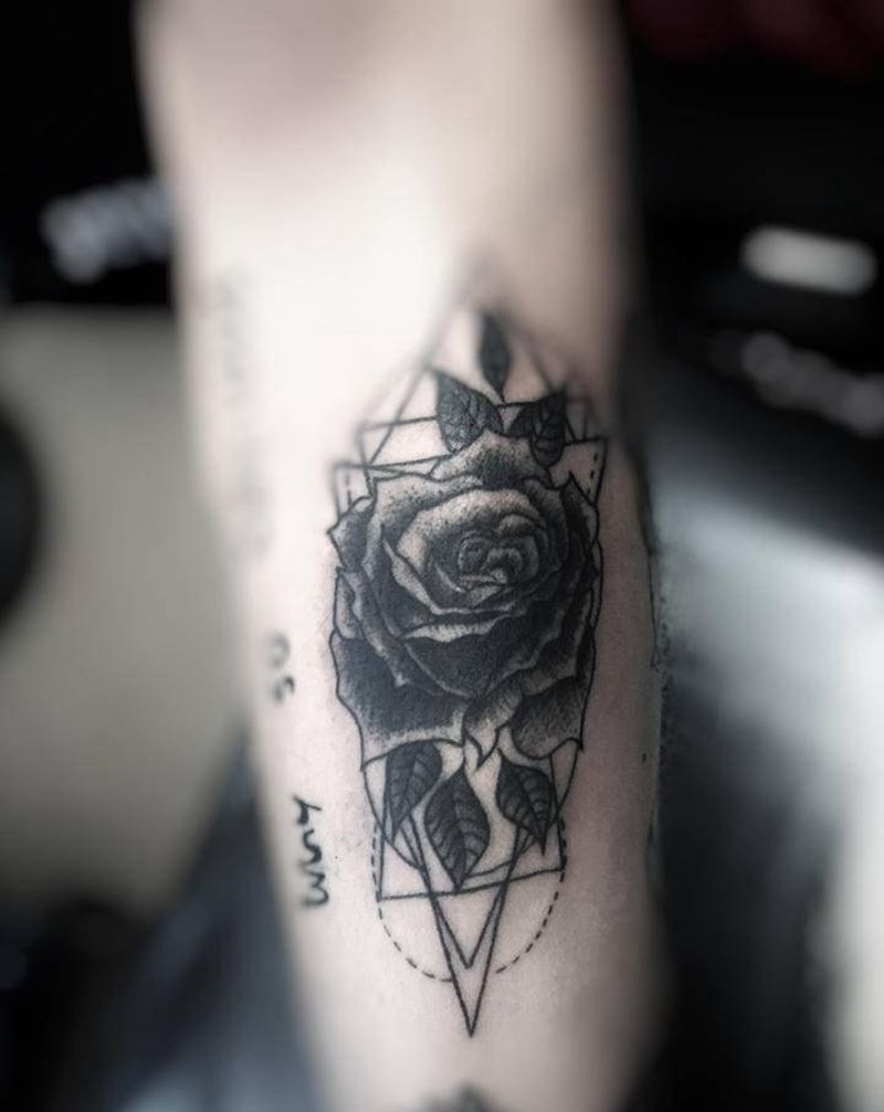 纹身不仅是装逼,纹身本身需要勇纹身图片_颈部欧美写实几何纹身图案