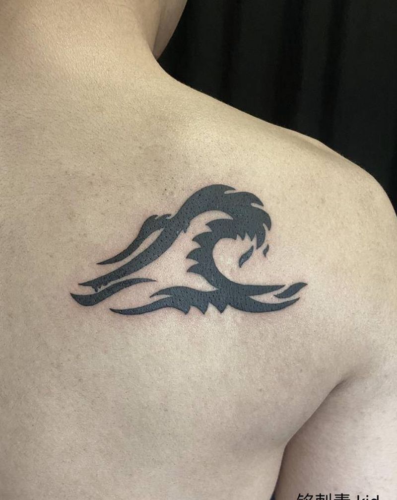 浪潮纹身图片_背部图腾海浪纹身图案