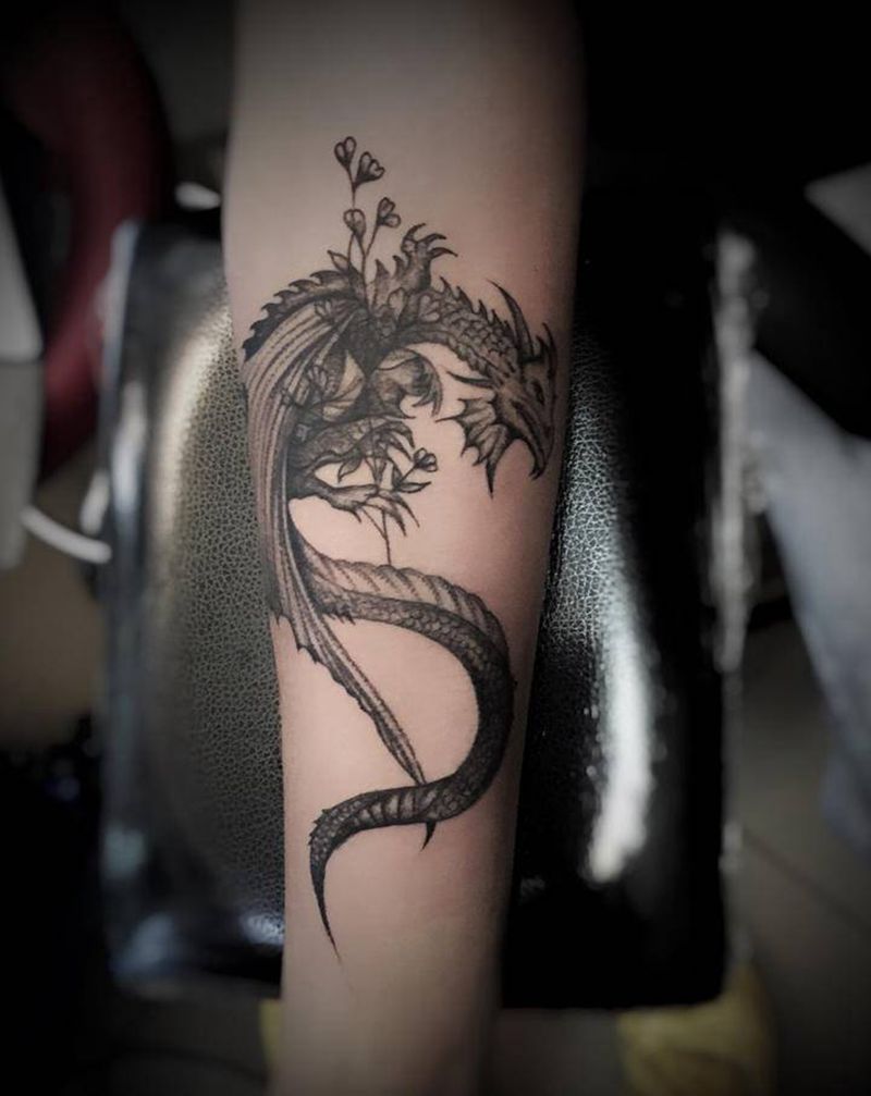 一遇风云便化龙,纹身特价纹身图片_颈部背部水墨纹身图案