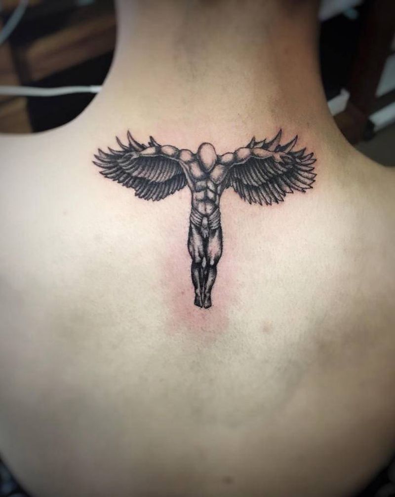 帅气的一逼,纹完第二天就有女朋纹身图片_颈部腿部欧美写实纹身图案