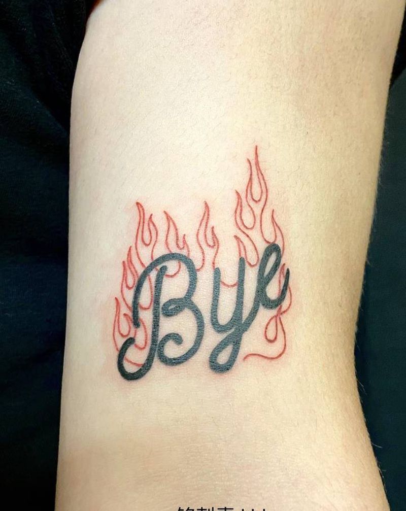 bye纹身图片_手臂花体字bye火焰纹身图案