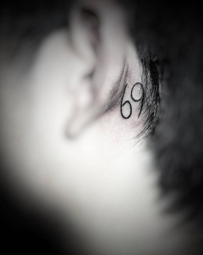 做活动，纹身特价纹身图片_颈部New School老传统纹身图案