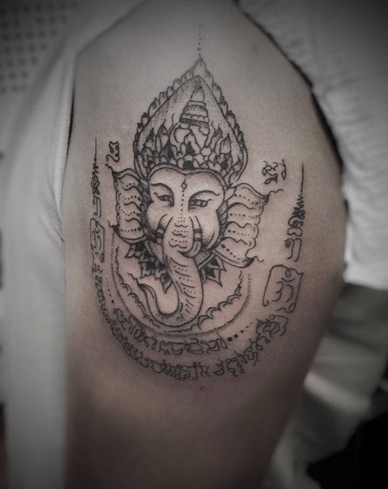 就是这么给力，纹身特价，干就完纹身图片_臀部肩部老传统水墨纹身图案