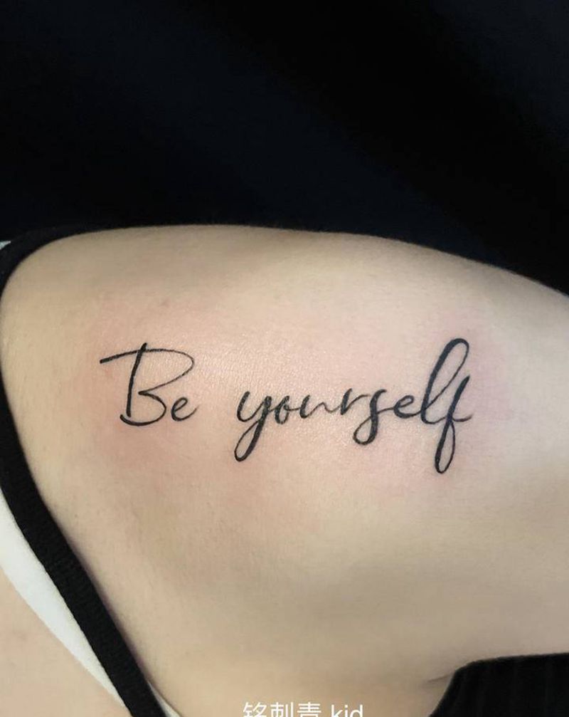 英文纹身图片_肩部花体字纹身图案