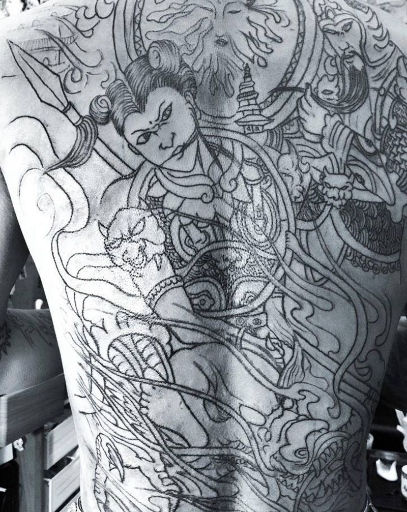 嗯嗯嗯嗯啊啊啊啊啊啊啊纹身图片_肩部New School纹身图案