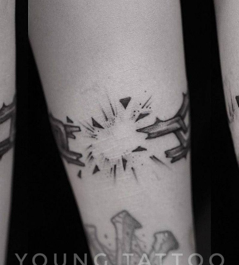 铁链纹身图片_手部点刺纹身图案