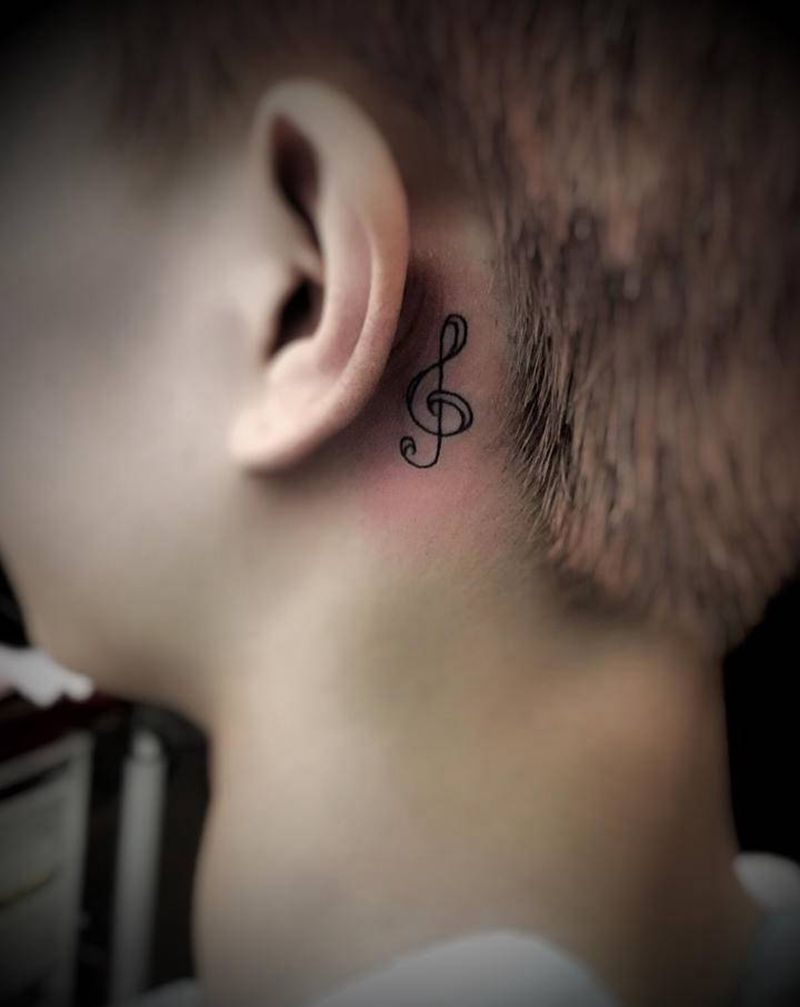 帅,耳后纹身,人生巅峰纹身图片_背部肩部New School几何纹身图案