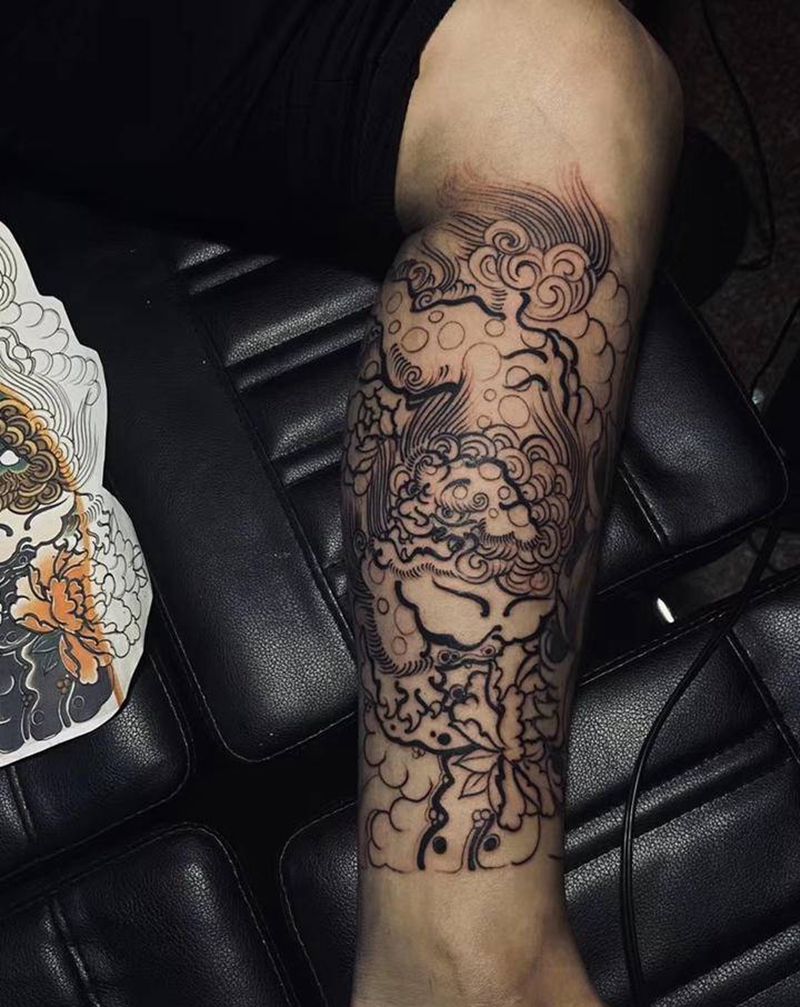 唐狮子纹身图片_腿部老传统纹身图案