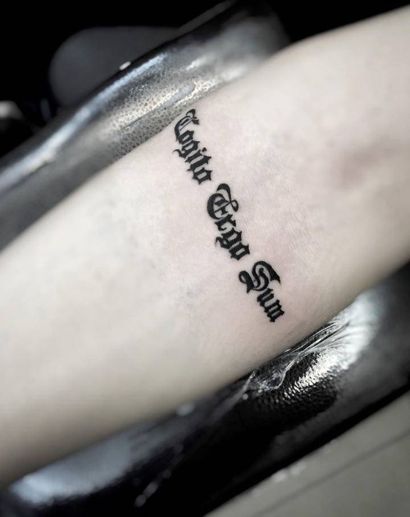 一顿饭钱就能让你帅到爆，纹了身纹身图片_脚部欧美写实新传统纹身图案