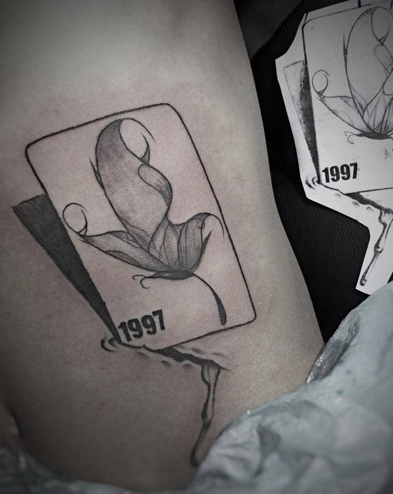 肚子纹身闪亮你的双眼纹身图片_臀部背部纹身图案