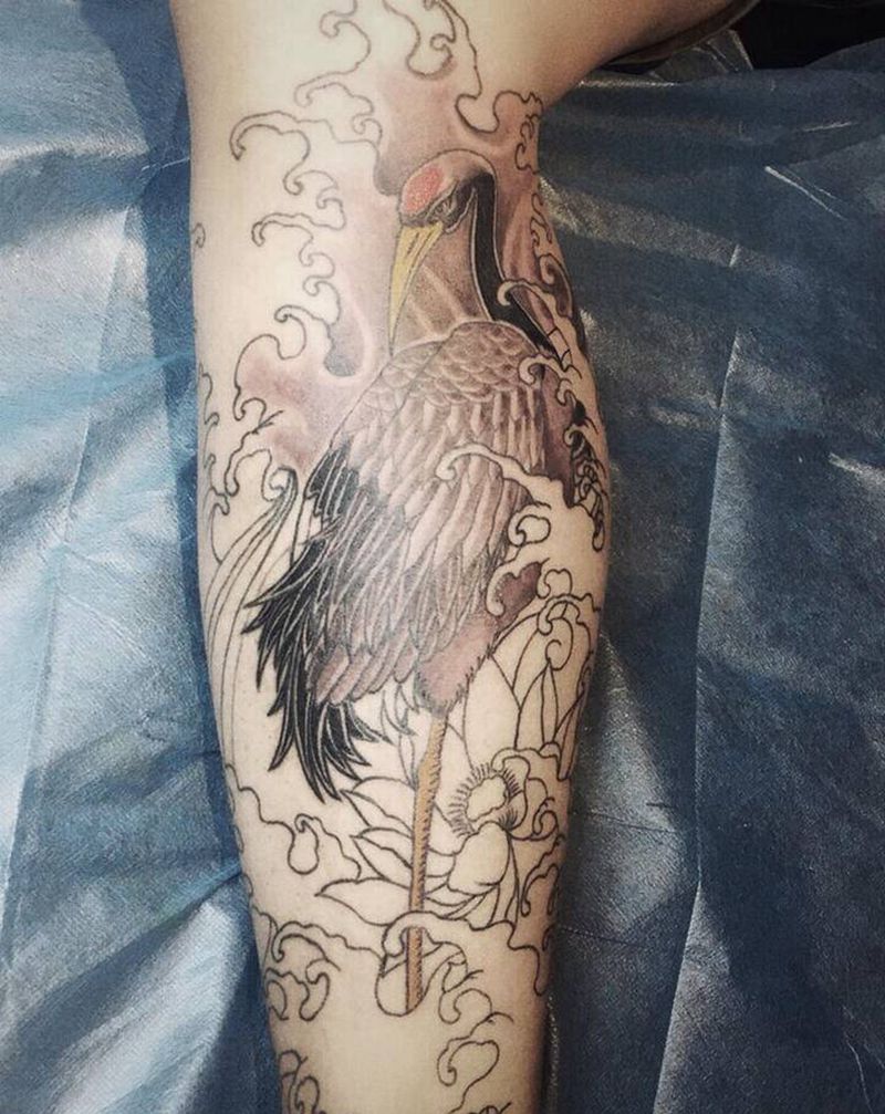 鹤纹身图片_腿部新传统纹身图案