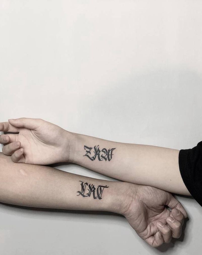 情侣 花体字定制纹身图片_手部手臂花体字纹身图案