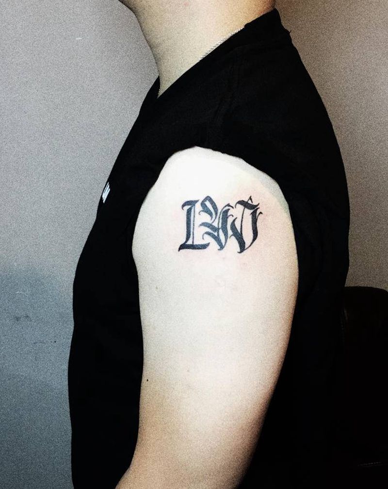 花体字 家人名字纹身图片_手臂花体字纹身图案