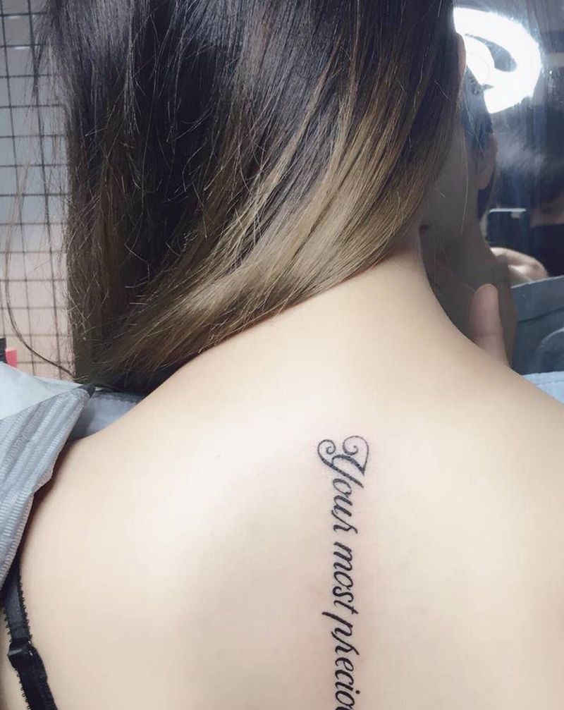 背部 英文纹身图片_背部图腾花体字纹身图案