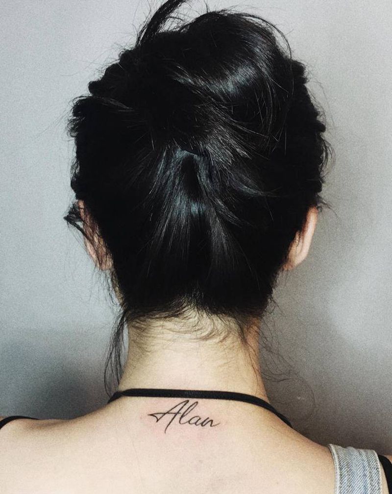 小英文纹身图片_肩部背部花体字点刺纹身图案