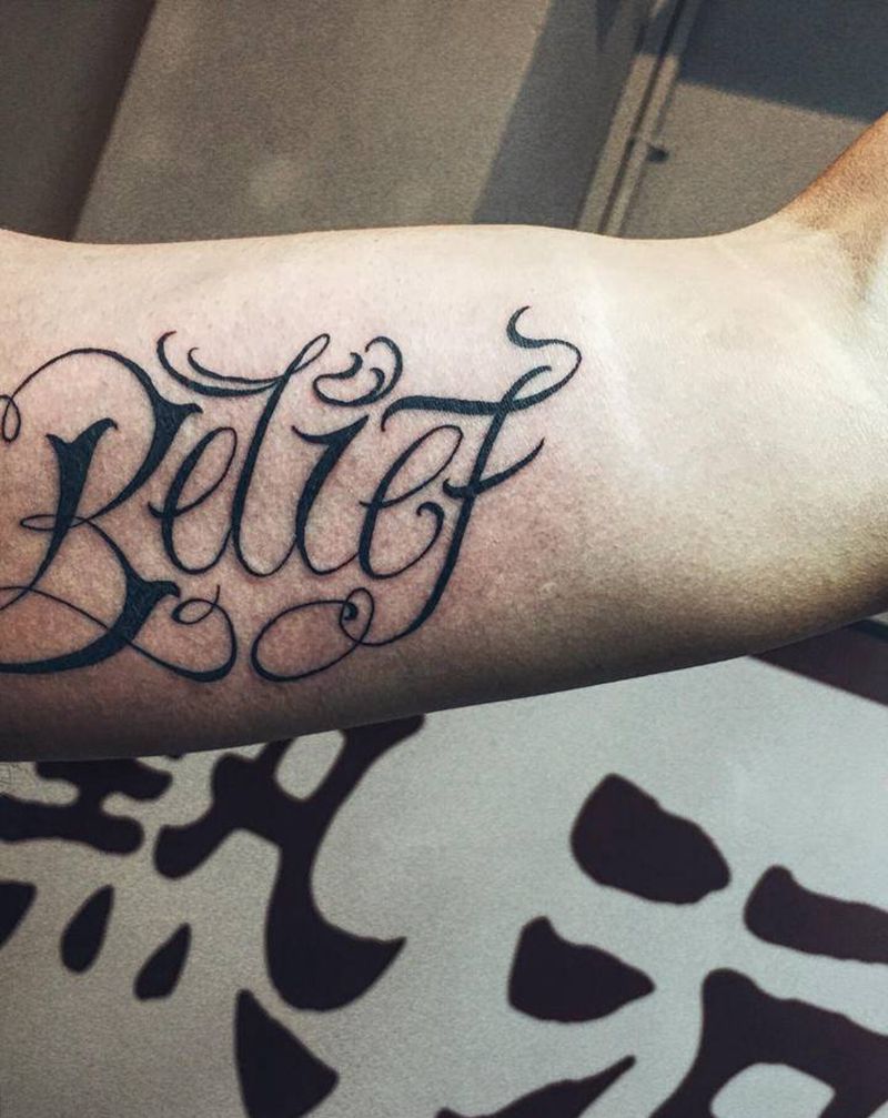 花体字Belief纹身图片_手臂花体字纹身图案