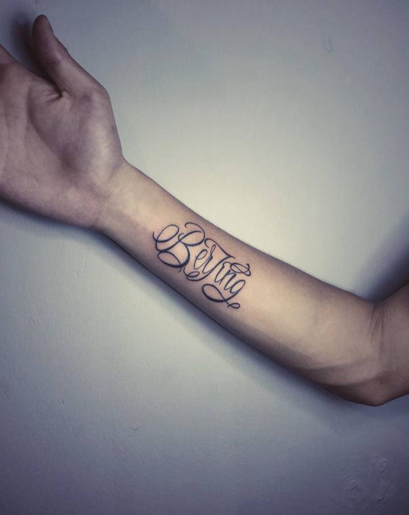 花体字 BeiJing纹身图片_手臂花体字纹身图案