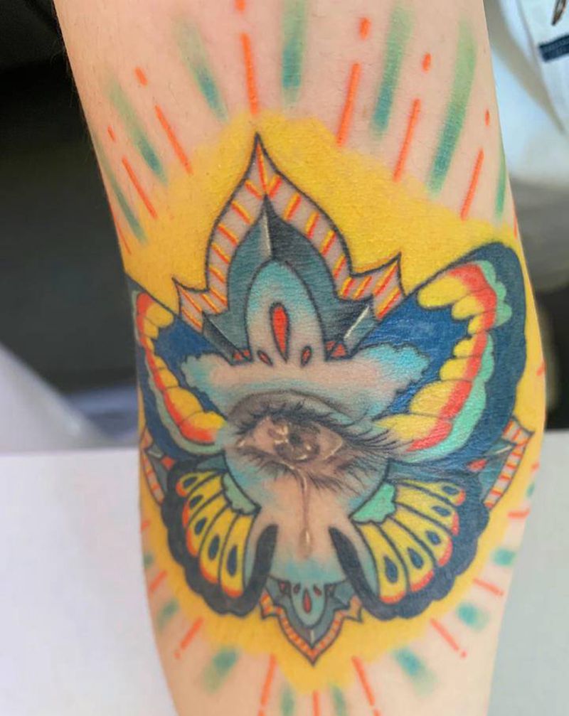 蝴蝶的眼泪纹身图片_手臂New School欧美写实纹身图案