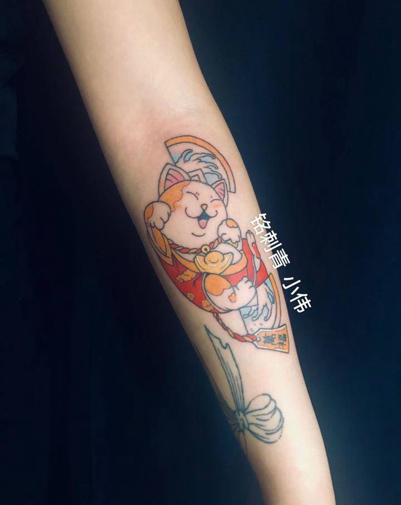 彩色招财猫纹身图片_手臂Old School纹身图案