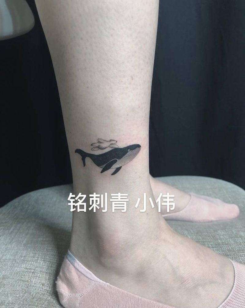 鲸鱼纹身图片_脚部纹身图案